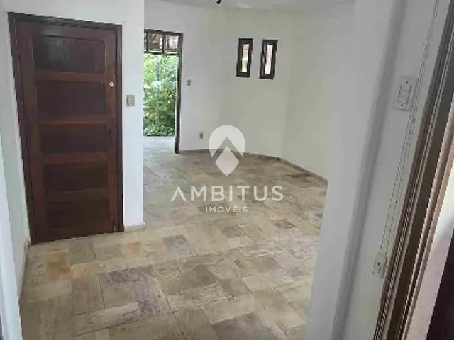 Casa com 360m², à venda ou para alugar, no bairro Pituba em Salvador