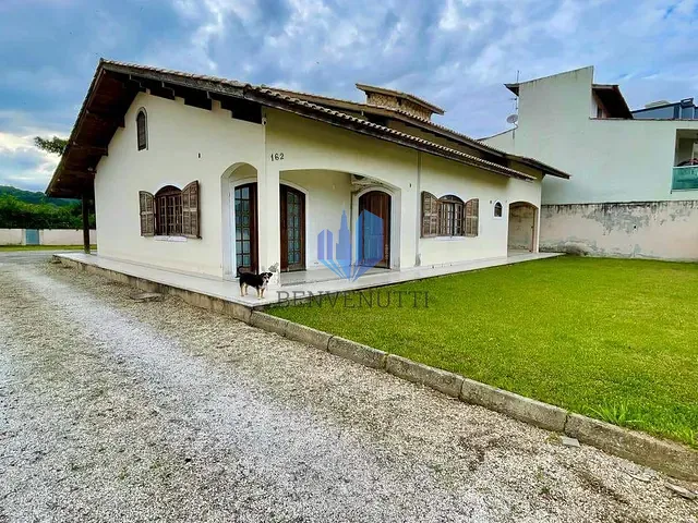 Casa com 1080m² 3 quartos e 2 banheiros, à venda, no bairro Rio Pequeno em Camboriú