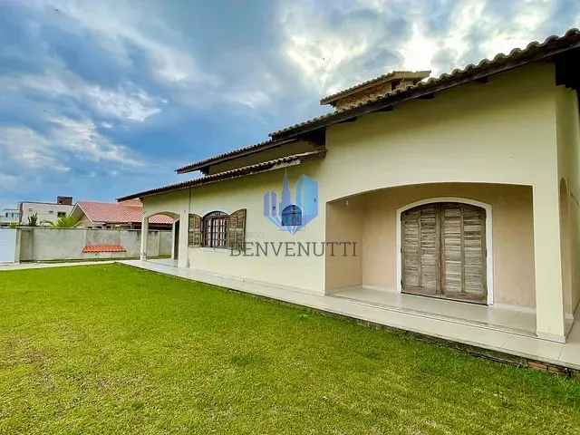 Casa com 1080m² 3 quartos e 2 banheiros, à venda, no bairro Rio Pequeno em Camboriú