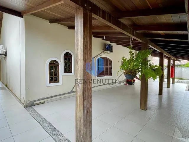 Casa com 1080m² 3 quartos e 2 banheiros, à venda, no bairro Rio Pequeno em Camboriú
