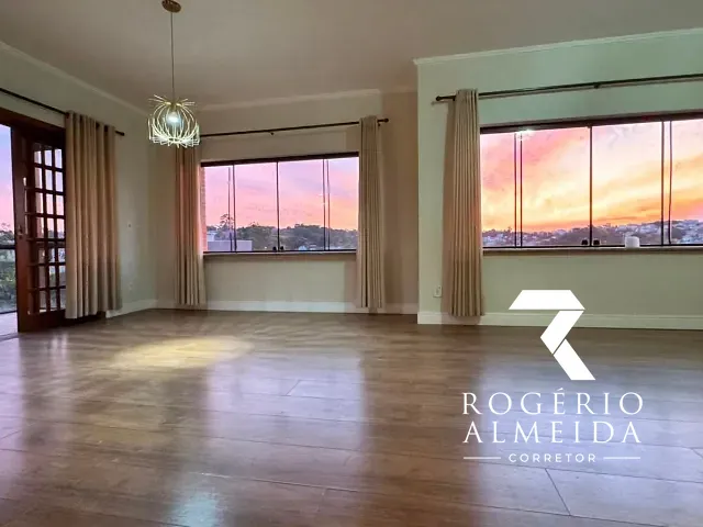 Casa com 460m² 3 quartos e 5 banheiros, para alugar, no bairro Jardim Paulista em Atibaia