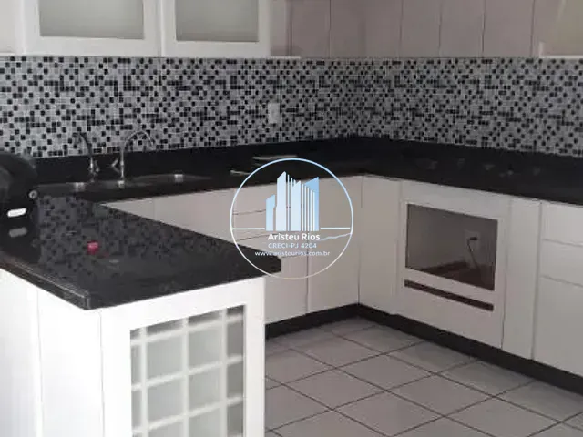 Casa com 200m² 3 quartos e 1 banheiro, à venda ou para alugar, no bairro Jardim Paraíso em Pouso Alegre