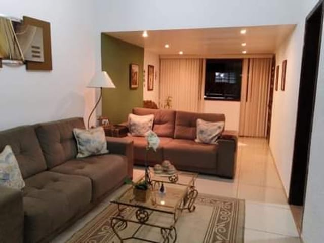 Casa com 170m² 3 quartos e 2 banheiros, à venda, no bairro Morin em Petrópolis