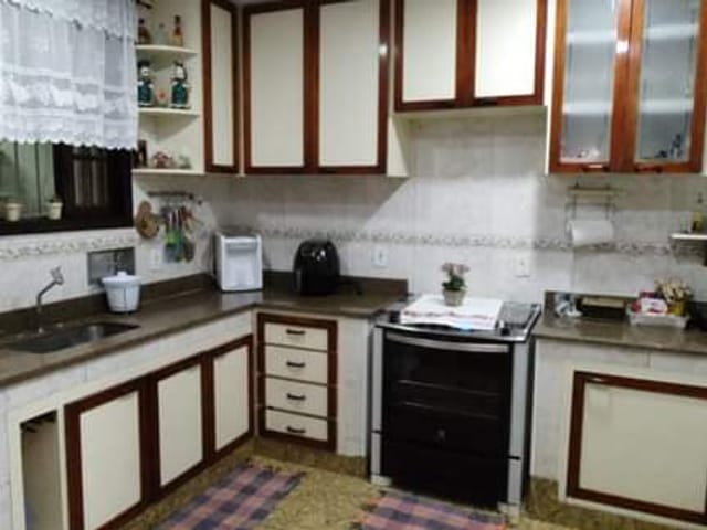 Casa com 170m² 3 quartos e 2 banheiros, à venda, no bairro Morin em Petrópolis