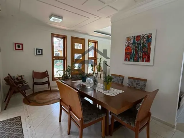 Casa com 300m² 4 quartos e 2 banheiros, à venda, no bairro Iate Clube de Americana em Americana