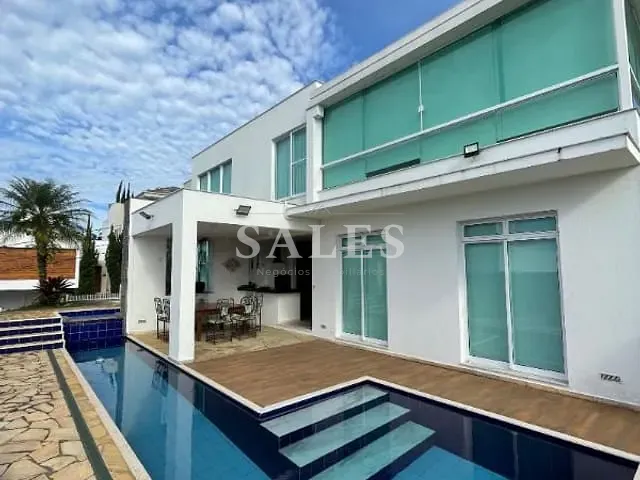 Casa com 856m² 4 quartos e 5 banheiros, à venda, no bairro Spinaville em Juiz de Fora
