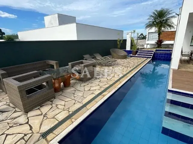 Casa com 856m² 4 quartos e 5 banheiros, à venda, no bairro Spinaville em Juiz de Fora