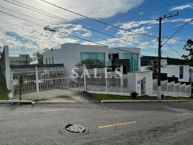 Casa com 856m² 4 quartos e 5 banheiros, à venda, no bairro Spinaville em Juiz de Fora