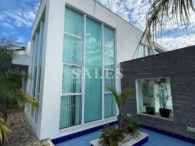 Casa com 856m² 4 quartos e 5 banheiros, à venda, no bairro Spinaville em Juiz de Fora