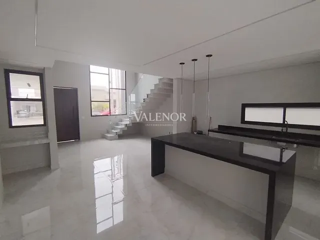 Casa com 300m² 3 quartos e 4 banheiros, à venda, no bairro São Venancio em Itupeva