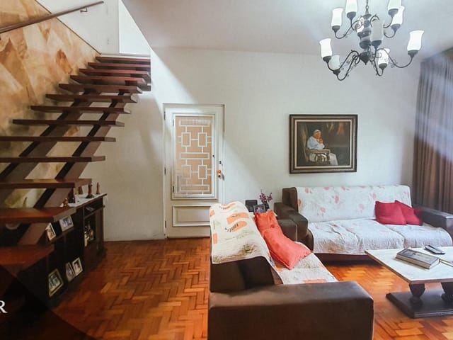 Casa com 294m² 3 quartos e 3 banheiros, à venda ou para alugar, no bairro Ramos em Rio de Janeiro