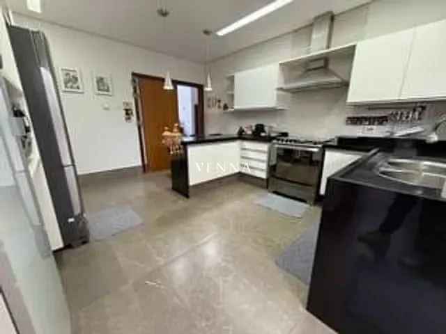 Casa com 575m² 5 quartos e 7 banheiros, à venda, no bairro Esperança em Londrina