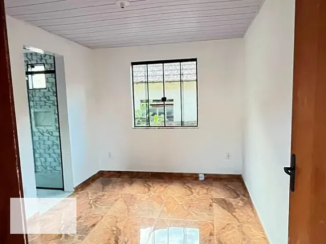 Casa 2 quartos e 2 banheiros, para alugar, no bairro Santo Antônio em Santos Dumont