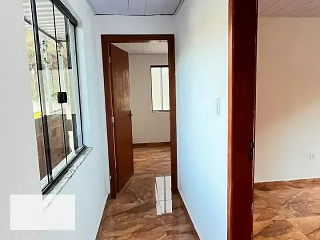 Casa 2 quartos e 2 banheiros, para alugar, no bairro Santo Antônio em Santos Dumont