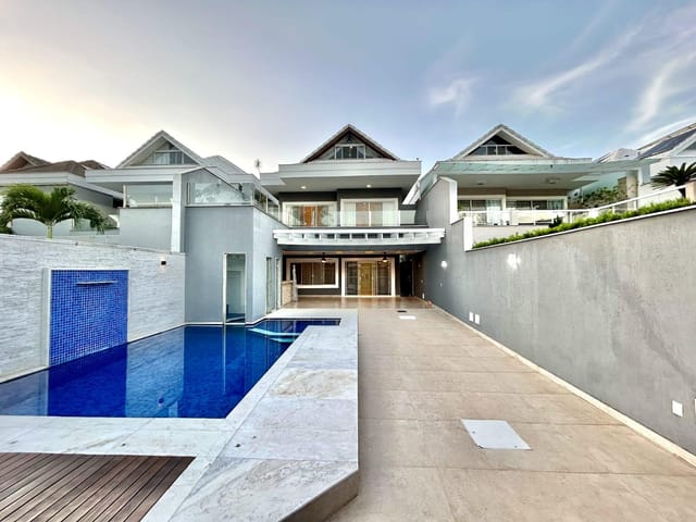 Casa com 390m² 5 quartos e 8 banheiros, à venda, no bairro Barra da Tijuca em Rio de Janeiro