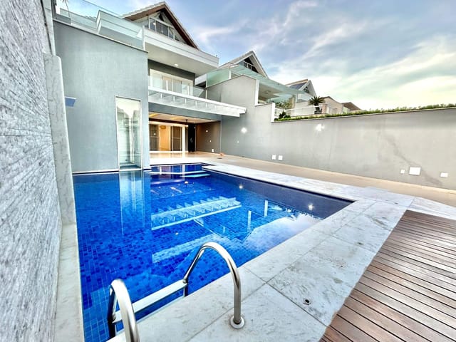 Casa com 390m² 5 quartos e 8 banheiros, à venda, no bairro Barra da Tijuca em Rio de Janeiro