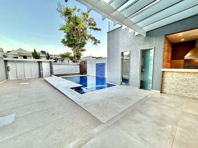 Casa com 390m² 5 quartos e 8 banheiros, à venda, no bairro Barra da Tijuca em Rio de Janeiro