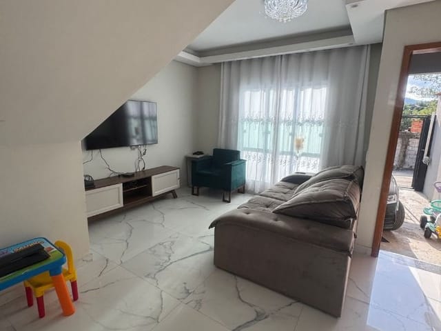 Casa com 125m² 4 quartos e 2 banheiros, à venda, no bairro Jardim em Extrema