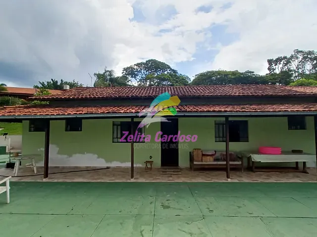 Casa com 6570m² 3 quartos e 3 banheiros, à venda, no bairro Vale do Ipê Amarelo (Melo Viana) em Esmeraldas