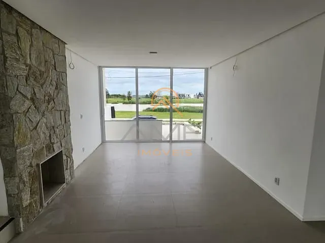 Casa 2 quartos e 1 banheiro, à venda, no bairro Três Vendas em Pelotas