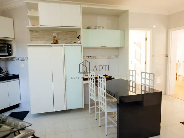 Casa com 632m² 4 quartos e 6 banheiros, à venda, no bairro Jardim Imperial em Arujá