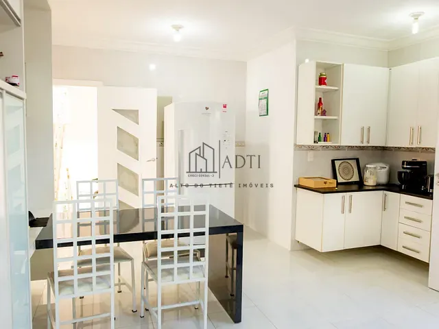 Casa com 632m² 4 quartos e 6 banheiros, à venda, no bairro Jardim Imperial em Arujá