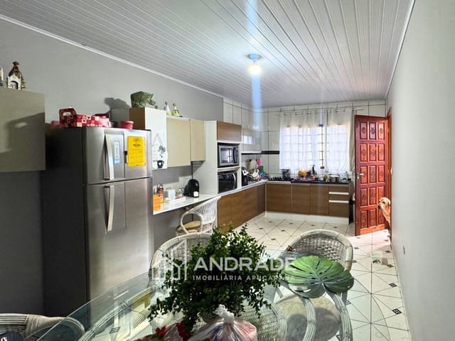 Casa com 275m² 3 quartos e 1 banheiro, à venda, no bairro Residencial Interlagos em Apucarana
