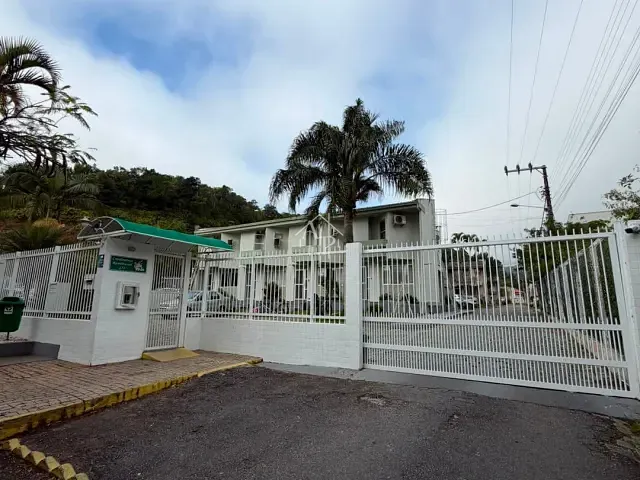 Casa com 208m² 2 quartos e 2 banheiros, à venda, no bairro Ariribá em Balneário Camboriú