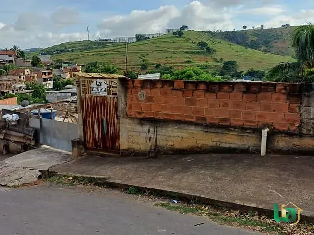 Casa 2 quartos e 1 banheiro, à venda, no bairro São Joaquim em Muriaé