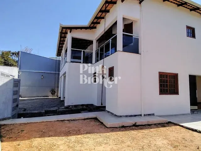 Casa com 410m² 4 quartos e 6 banheiros, à venda, no bairro Cabral em Contagem