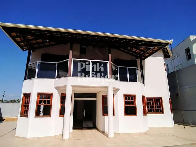Casa com 410m² 4 quartos e 6 banheiros, à venda, no bairro Cabral em Contagem