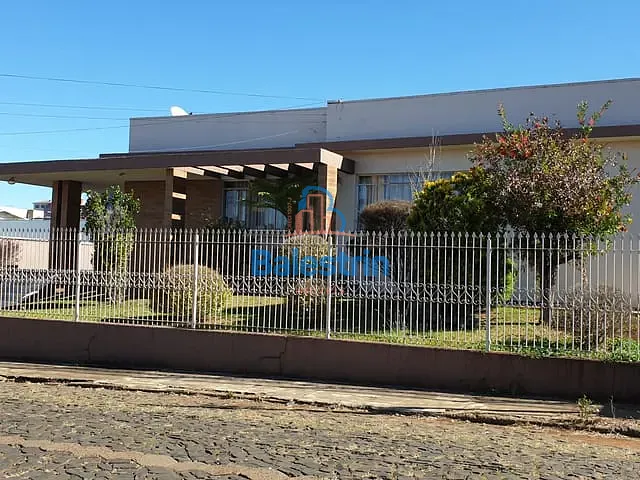Casa 4 quartos e 2 banheiros, à venda, no bairro Centro em Fraiburgo