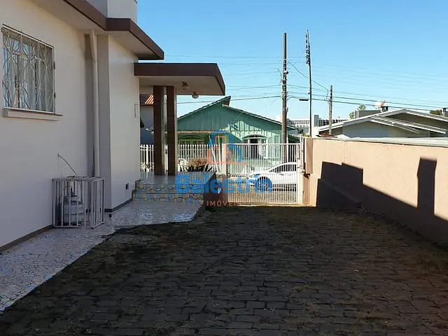 Casa 4 quartos e 2 banheiros, à venda, no bairro Centro em Fraiburgo