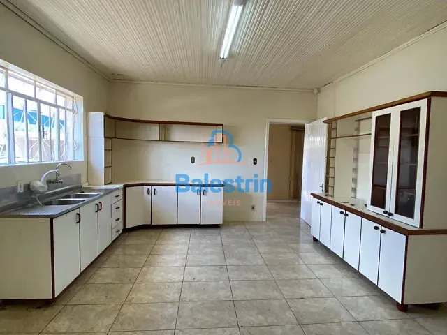 Casa 4 quartos e 2 banheiros, à venda, no bairro Centro em Fraiburgo