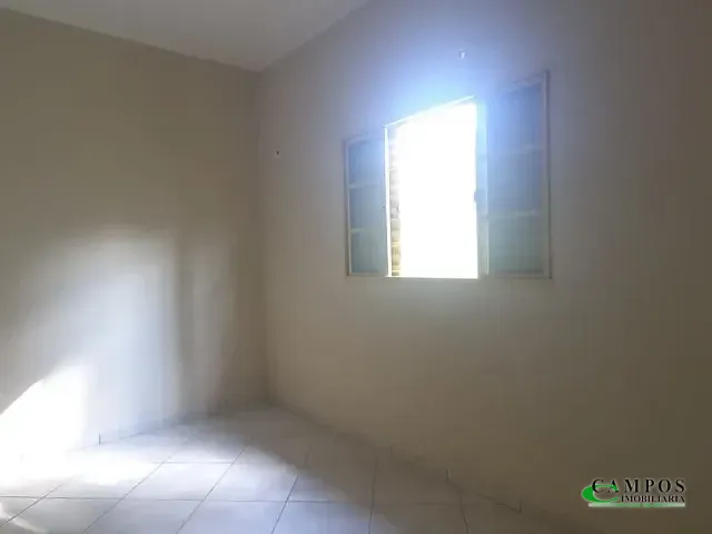 Casa 2 quartos e 1 banheiro, para alugar, no bairro Jardim Oiti em Três Lagoas