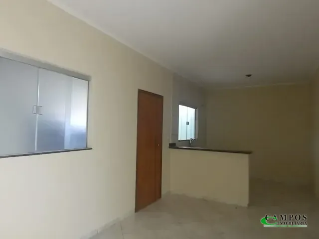 Casa 2 quartos e 1 banheiro, para alugar, no bairro Jardim Oiti em Três Lagoas