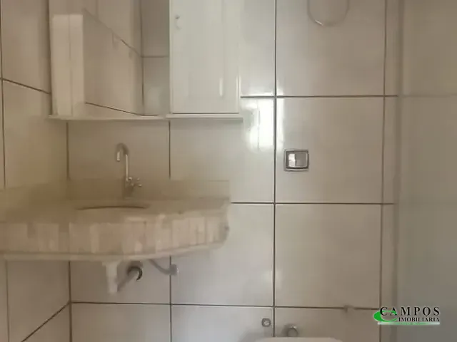 Casa 2 quartos e 1 banheiro, para alugar, no bairro Jardim Oiti em Três Lagoas