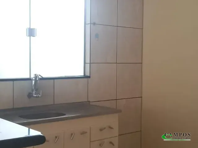 Casa 2 quartos e 1 banheiro, para alugar, no bairro Jardim Oiti em Três Lagoas
