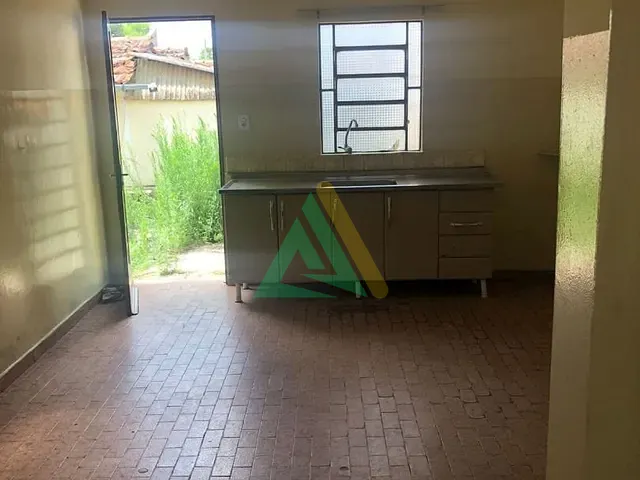 Casa com 466m² 3 quartos e 2 banheiros, à venda, no bairro Aterrado em Mogi Mirim