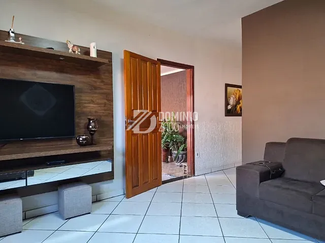 Casa com 263m² 3 quartos e 2 banheiros, à venda, no bairro Fabrício em Uberaba
