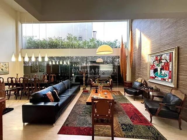 Casa com 610m² 4 quartos e 5 banheiros, à venda, no bairro Esperança em Londrina