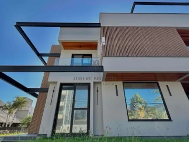 Casa 3 quartos e 4 banheiros, à venda, no bairro Jurerê em Florianópolis