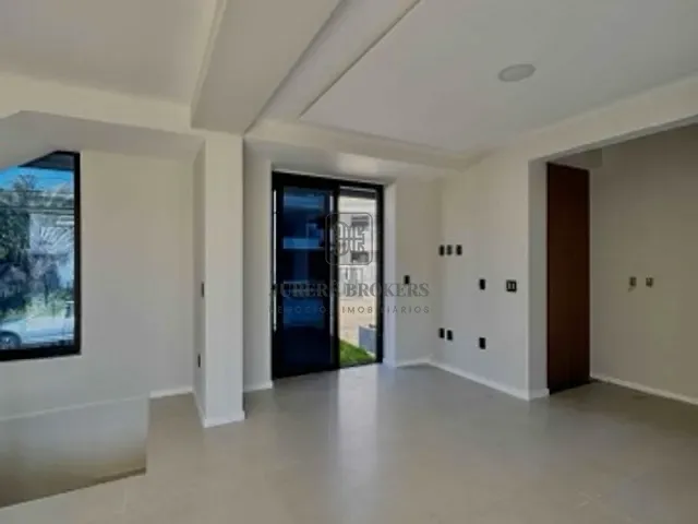 Casa 3 quartos e 4 banheiros, à venda, no bairro Jurerê em Florianópolis