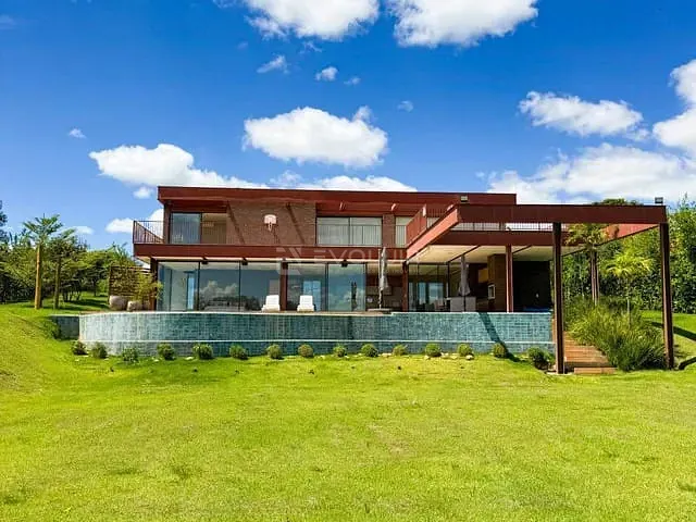Casa com 2080m² 3 quartos e 5 banheiros, à venda, no bairro Águas da Serra em Hidrolândia