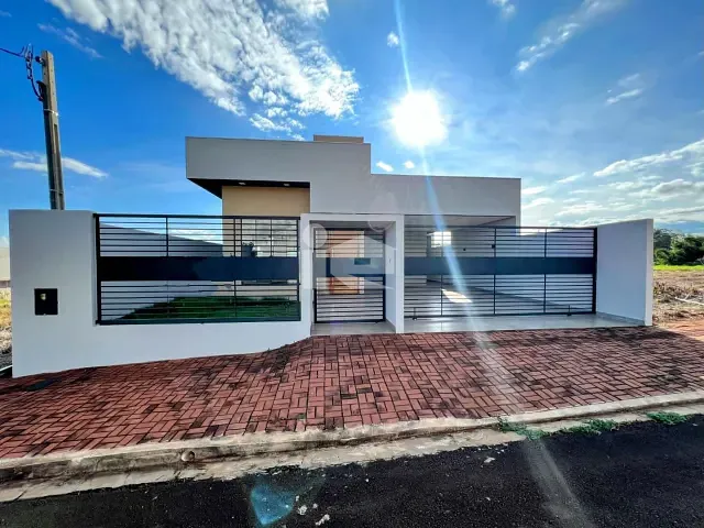 Casa com 300m² 3 quartos e 3 banheiros, à venda, no bairro Jardim Costa do Sol em Rolândia