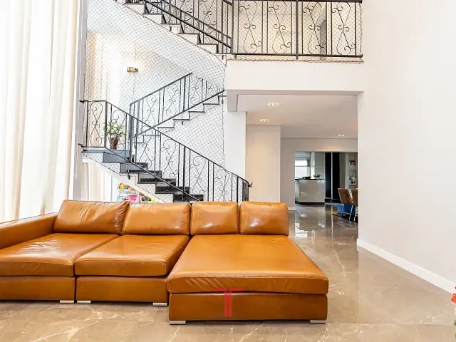 Casa com 310m² 5 quartos e 7 banheiros, à venda, no bairro Campo Comprido em Curitiba
