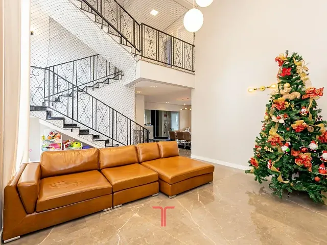 Casa com 310m² 5 quartos e 7 banheiros, à venda, no bairro Campo Comprido em Curitiba