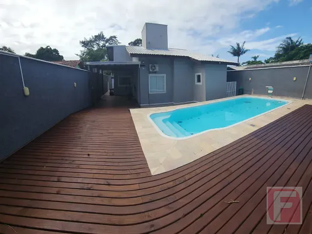 Casa 3 quartos e 2 banheiros, à venda, no bairro Pontal do Norte em Itapoá