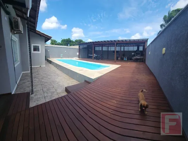 Casa 3 quartos e 2 banheiros, à venda, no bairro Pontal do Norte em Itapoá