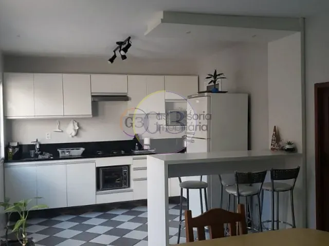 Casa 4 quartos e 3 banheiros, à venda, no bairro Três Vendas em Pelotas